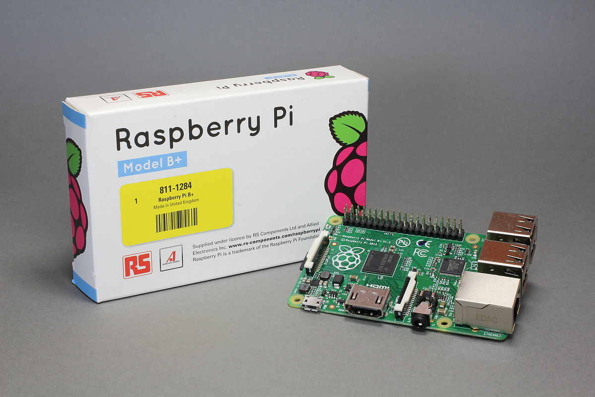 Raspberry Pi B+ single core 700 MHz + 512 MB RAM - OpenDisplayCase