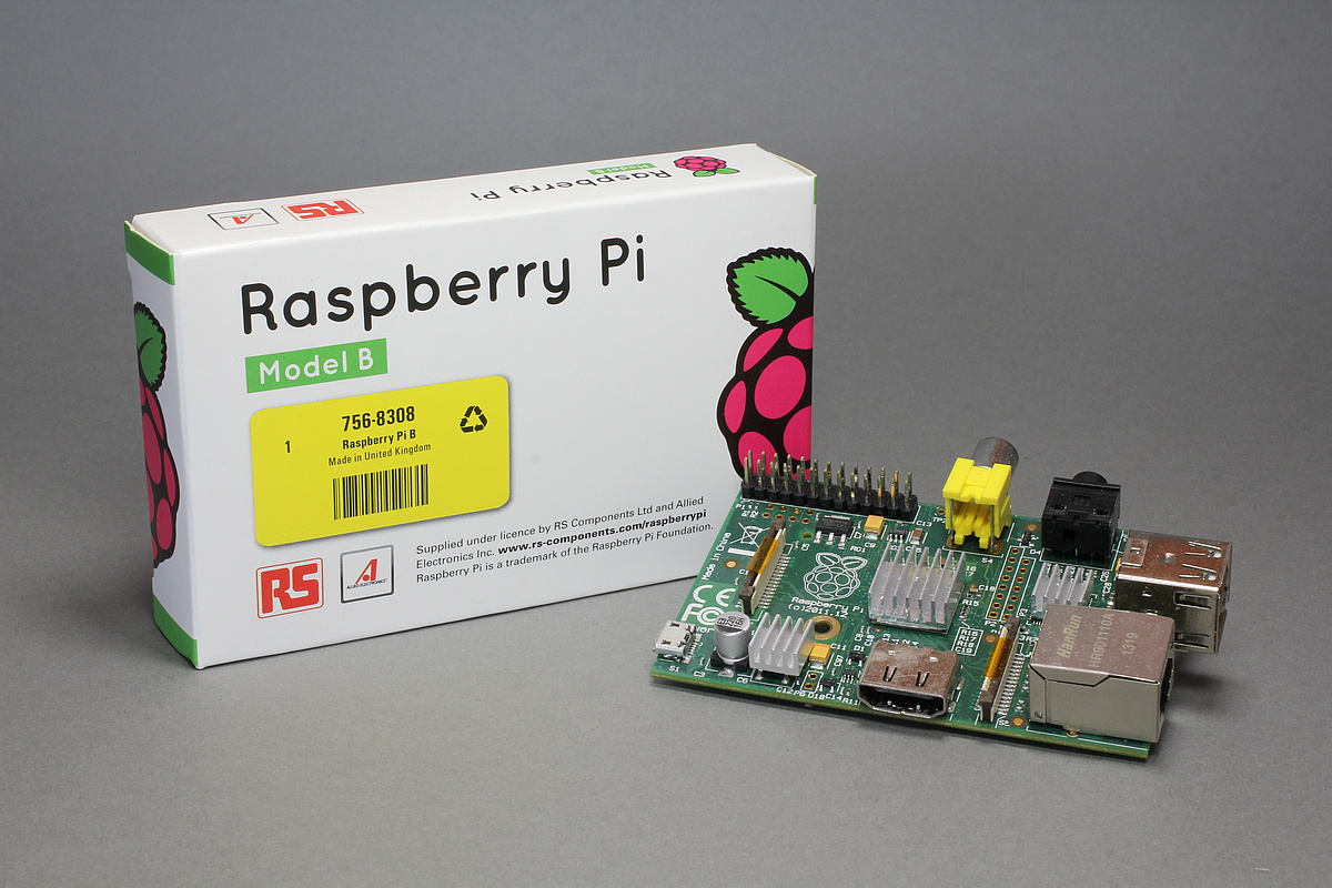 Raspberry Pi B single core 700 MHz + 512 MB RAM - OpenDisplayCase